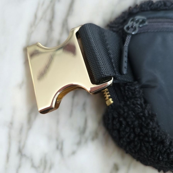 Lululemon Athletica Everywhere Fleece Belt Bag (Black) with Gold Hardware - Picture 9 of 9